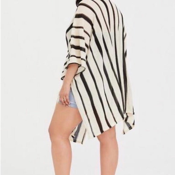 Torrid Ivory and Black Stripe Ruana-Kimono/One Size Fits All - Picture 6 of 6